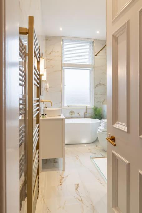 The Devonshire Suite - Your 5 Star West End Stay! Glasgow Exterior photo